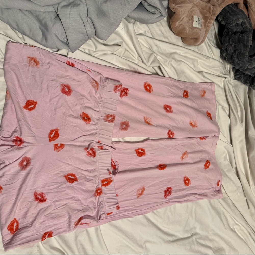 SKIMS NWT Cherry Blossom Lipstick Print Sleep Pants - Picture 5 of 9